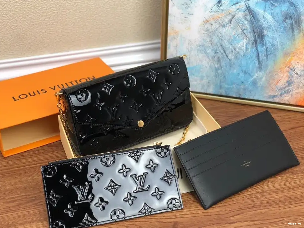 LOUIS POCHETTE FÉLICIE VUITTON 0625